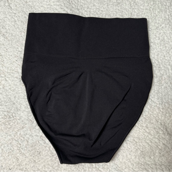 skims | onxy core control mid rise brief - Picture 3 of 6